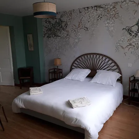 D'hotes Aux Glycines 3*